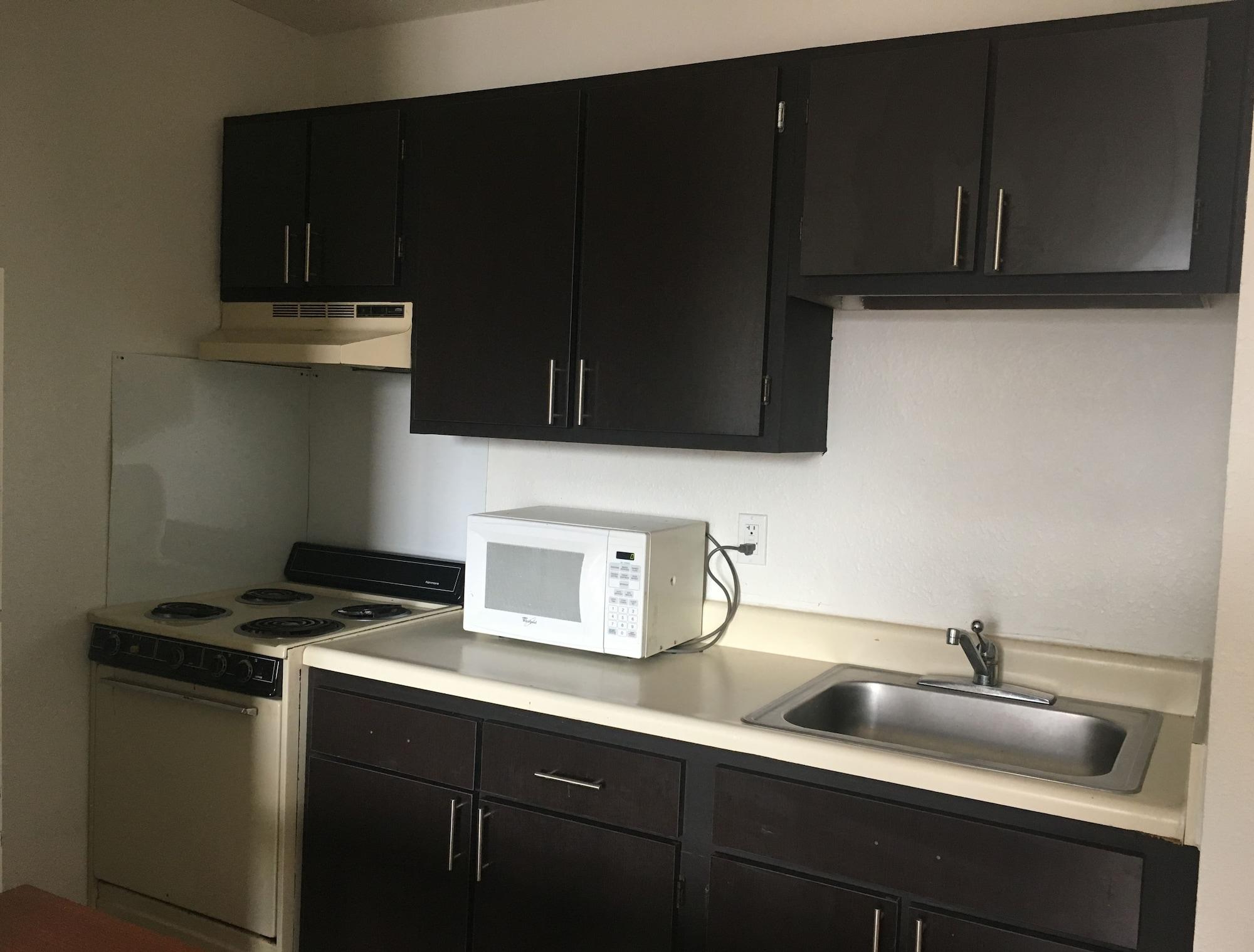 Welcome Suites Hazelwood Extended Stay Hotel Buitenkant foto