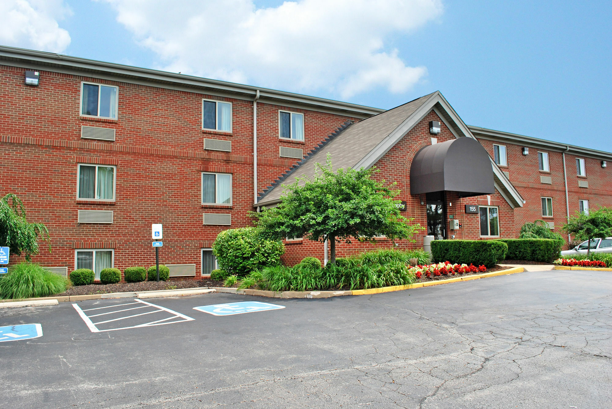 Welcome Suites Hazelwood Extended Stay Hotel Buitenkant foto
